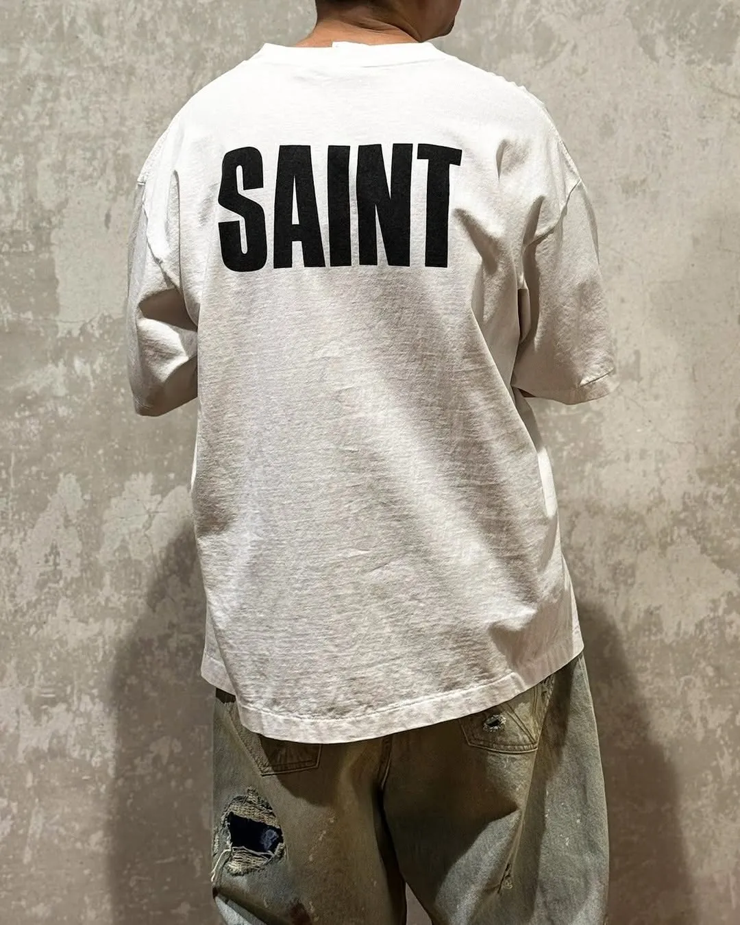 SAINT Mxxxxxx × FRIENDS FRD_SS TEE/FRIENDS/WHT American TV series Friends co-branded short-sleeves White stills TEE Beige S-XL Ready-made garments washed and distressed The top domestic printing factory God restored the correct accessories Friends co-branded wash mark Top purchasing level